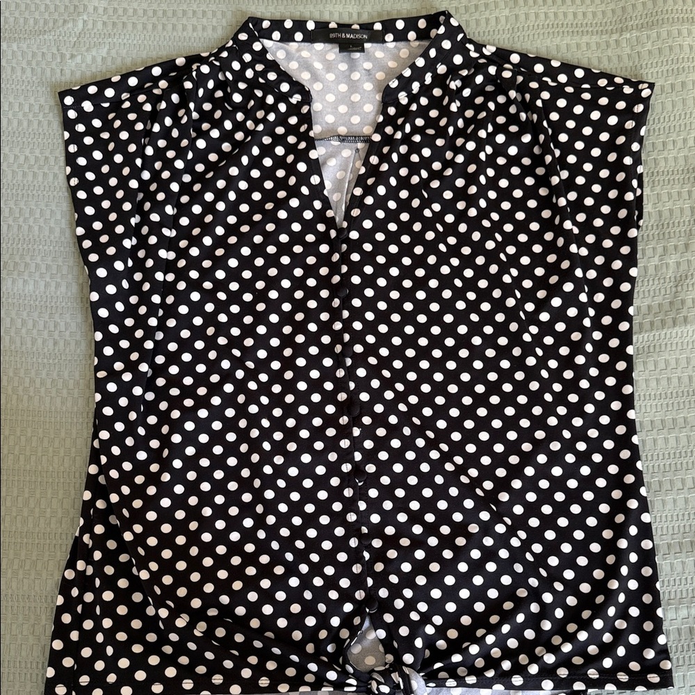 🌹 - 4/$30 89th & Madison Black and White Polka Dot Blouse